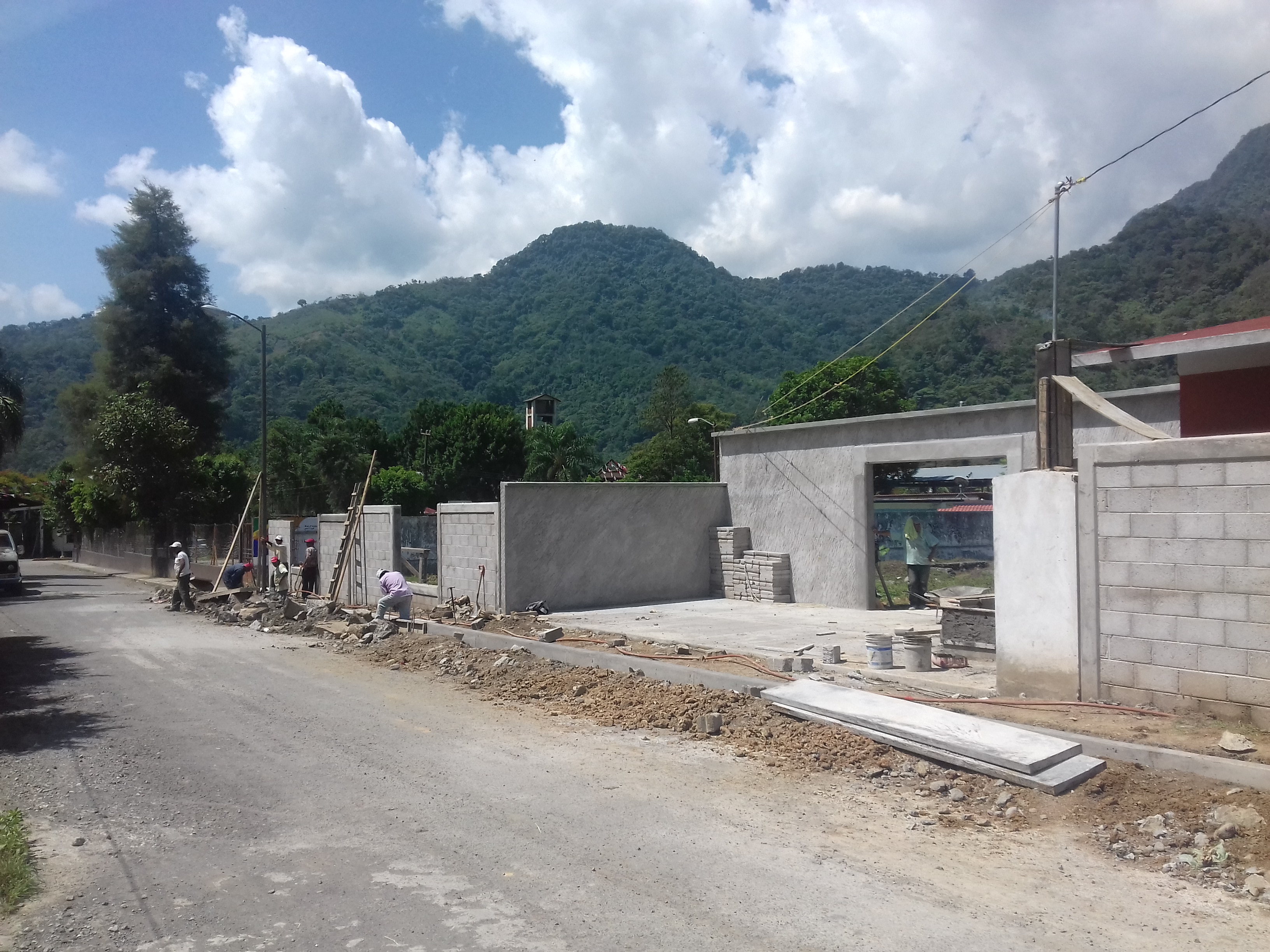 ELABORACIÓN DE GUARNICIÓN TRAPEZOIDAL DE CONCRETO